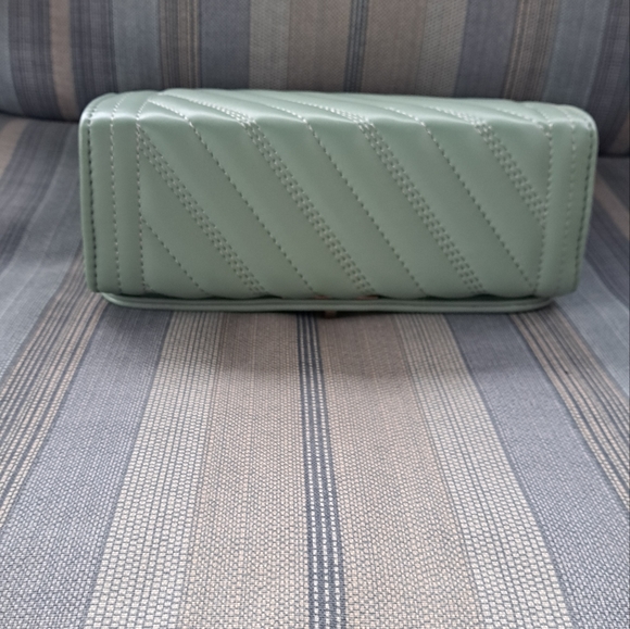 NWOT!! TRENDY CONVERTIBLE HANDBAG - Picture 5 of 10